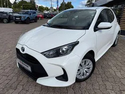 Weiß Gebraucht 2022 Toyota Yaris Hybrid Comfort Kleinwagen | 16.990 € (Guter Preis)