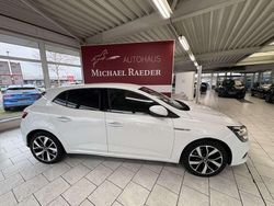 Weiss nacre Gebraucht 2018 Renault Mégane IV Bose Edition Limousine | 13.850 € (Fairer Preis)