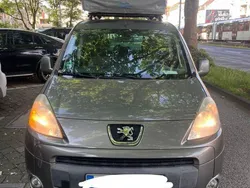 Grau Gebraucht 2011 Peugeot Partner Tepee Family Van / Kleinbus | 4.575 € (Fairer Preis)