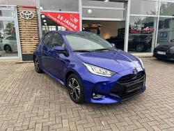 Blau Neu 2025 Toyota Yaris Hybrid Limousine | 25.499 € (Fairer Preis)