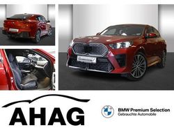 Rot (fire red metallic) Gebraucht 2024 BMW iX2 Luxury Line SUV | 49.940 € (Superpreis)