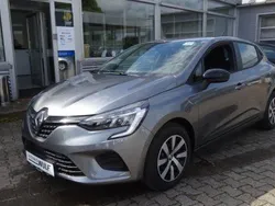 Grau Gebraucht 2023 Renault Clio V Equilibre Limousine | 18.475 € (Etwas zu teuer)