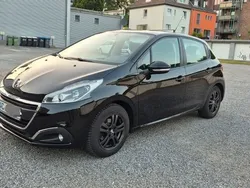 Schwarz Gebraucht 2015 Peugeot 208 Active Kleinwagen | 5.750 € (Guter Preis)