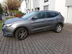 Grau Gebraucht 2016 Nissan Qashqai N-Connecta SUV | 8.900 € (Superpreis)