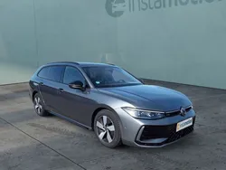 Grau Gebraucht 2024 VW Passat R-line Kombi | 40.100 € (Teuer)