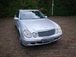 Grau Gebraucht 2004 Mercedes E220 Limousine | 3.300 € (Guter Preis)