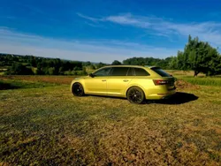 Gelb Gebraucht 2018 Skoda Superb SportLine Kombi | 24.500 € (Teuer)