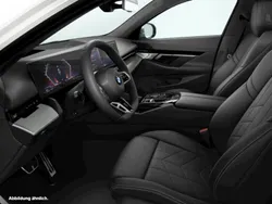 Mineralweiß metallic Gebraucht 2024 BMW 520 Comfort Edition Kombi | 57.584 € (Fairer Preis)