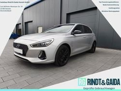 Silber Gebraucht 2017 Hyundai i30 Intro Edition Limousine | 10.970 € (Fairer Preis)