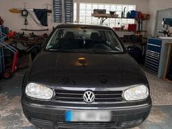 Schwarz Gebraucht 2001 VW Golf IV Kleinwagen | 749 € (Superpreis)