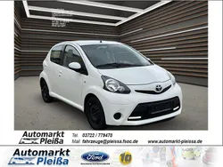 Pianosaweiß Gebraucht 2014 Toyota Aygo Cool Kleinwagen | 5.990 € (Fairer Preis)