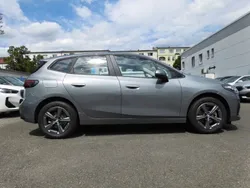 Grau Gebraucht 2024 BMW 220 Active Tourer Van / Kleinbus | 33.490 € (Fairer Preis)