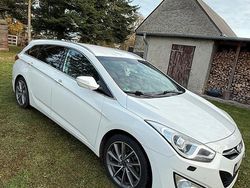 Weiß Gebraucht 2015 Hyundai i40 Kombi | 7.000 €