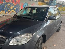 Grau Gebraucht 2009 Skoda Fabia Kleinwagen | 2.400 € (Fairer Preis)