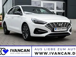 Atlas white Gebraucht 2024 Hyundai i30 Advantage Limousine | 20.890 € (Guter Preis)