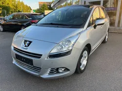 Grau Gebraucht 2012 Peugeot 5008 Family Van / Kleinbus | 7.990 € (Etwas zu teuer)