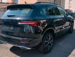 Schwarz Gebraucht 2023 Skoda Karoq SportLine SUV | 33.500 € (Etwas zu teuer)