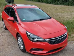 Rot Gebraucht 2016 Opel Astra Kombi | 9.999 € (Etwas zu teuer)