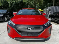 Orange Gebraucht 2018 Hyundai Ioniq Style Limousine | 10.800 €