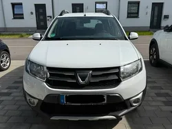 Weiß Gebraucht 2015 Dacia Sandero Stepway Kleinwagen | 4.500 € (Fairer Preis)