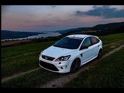 Weiß Gebraucht 2010 Ford Focus ST Limousine | 16.000 €