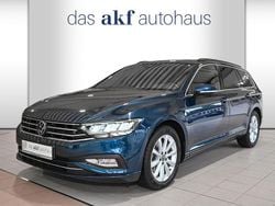 Aquamarinblau metallic Gebraucht 2024 VW Passat Business Kombi | 31.950 € (Guter Preis)