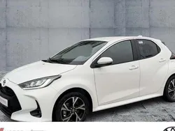 Weiß Neu 2024 Toyota Yaris Hybrid Comfort Limousine | 21.990 € (Superpreis)