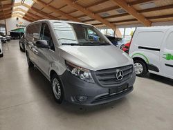 Silber Gebraucht 2022 Mercedes Vito Van / Kleinbus | 27.950 € (Guter Preis)