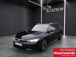 Grenadillschwarz metallic Gebraucht 2024 VW Passat R-line Limousine | 41.890 € (Superpreis)