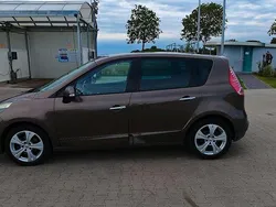 Braun Gebraucht 2009 Renault Scénic III Van / Kleinbus | 5.500 € (Fairer Preis)