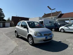 Silber Gebraucht 1999 Toyota Yaris Limousine | 1.150 €