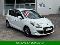 Weiß Gebraucht 2011 Renault Scénic III Expression Van / Kleinbus | 5.490 € (Etwas zu teuer)