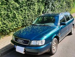Grün Gebraucht 1997 Audi A6 Kombi | 1.100 €