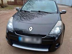 Schwarz Gebraucht 2011 Renault Clio II Night&Day Limousine | 2.500 € (Guter Preis)