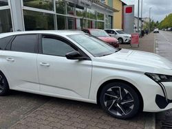 Weiß Gebraucht 2022 Peugeot 308 Allure Kombi | 17.900 € (Fairer Preis)