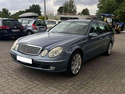 Blau Gebraucht 2003 Mercedes E240 Elegance Kombi | 4.795 €