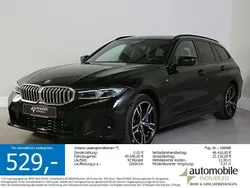 Saphirschwarz met. Gebraucht 2024 BMW 330e M Sport Kombi | 43.340 € (Guter Preis)