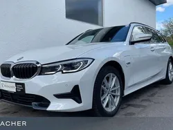 Alpinweiss Gebraucht 2022 BMW 330e Shadowline Kombi | 27.999 € (Superpreis)