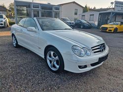 Calcitweiss unilack Gebraucht 2007 Mercedes CLK200 Avantgarde Cabrio | 11.595 € (Teuer)