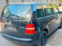 Schwarz Gebraucht 2004 VW Touran Van / Kleinbus | 1.500 € (Superpreis)