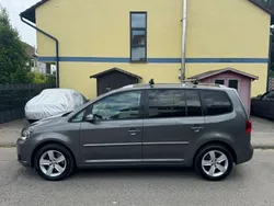Grau Gebraucht 2012 VW Touran Highline Van / Kleinbus | 10.900 € (Etwas zu teuer)