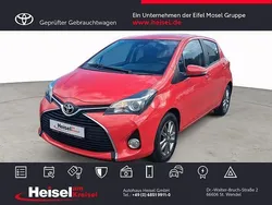 Vulcanorot Gebraucht 2016 Toyota Yaris Edition-S Limousine | 12.990 € (Teuer)