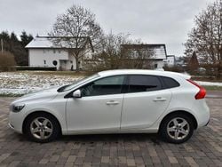 Weiß Gebraucht 2012 Volvo V40 Limousine | 9.000 € (Fairer Preis)