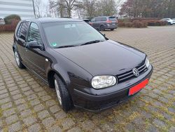 Schwarz Gebraucht 2002 VW Golf Limousine | 2.200 € (Fairer Preis)