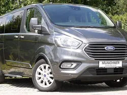 Grau Gebraucht 2018 Ford Tourneo Kombi | 32.900 €