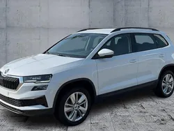 Weiß Gebraucht 2024 Skoda Karoq Selection SUV | 31.970 € (Fairer Preis)