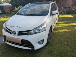 Weiß Gebraucht 2014 Toyota Verso Skyview Edition Van / Kleinbus | 6.900 € (Fairer Preis)
