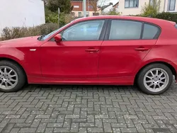 Rot Gebraucht 2009 BMW 118 Kleinwagen | 3.000 € (Guter Preis)