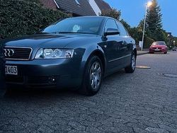 Grau Gebraucht 2003 Audi A4 Limousine | 2.500 € (Fairer Preis)