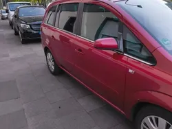 Rot Gebraucht 2005 Opel Zafira Edition Van / Kleinbus | 2.800 € (Fairer Preis)